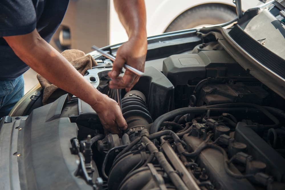 Close,Up,Man,Hands,Fixing,Car,Machinery,Vehicle,Mechanical,Service.