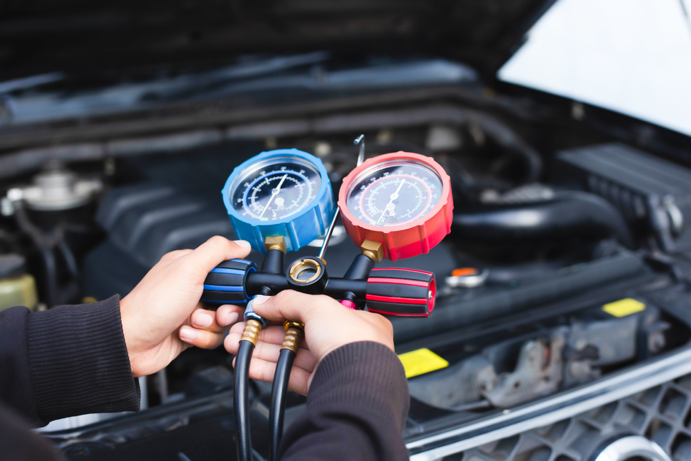 Car,Air,Conditioner,Check,Service,,Leak,Detection,,Fill,Refrigerant.