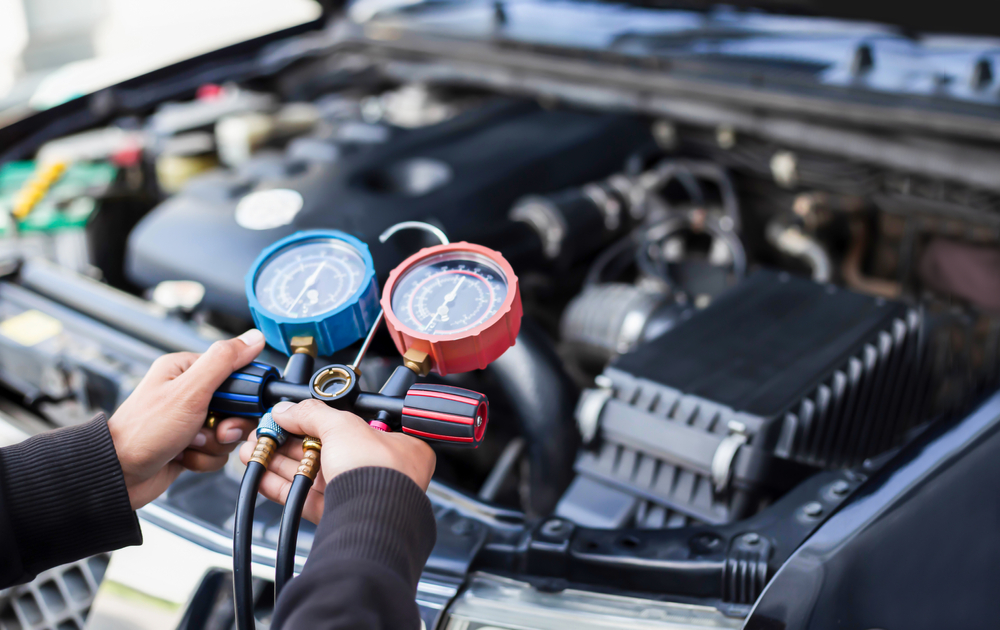 Car,Air,Conditioner,Check,Service,,Leak,Detection,,Fill,Refrigerant.device,And